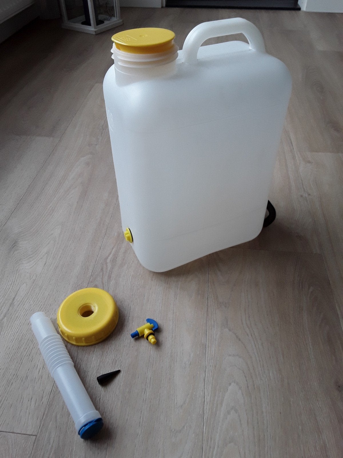Nieuwe waterkan, waterjerrycan Petri voor op de camping, Caravans en Kamperen, Ophalen of Verzenden, Nieuw
