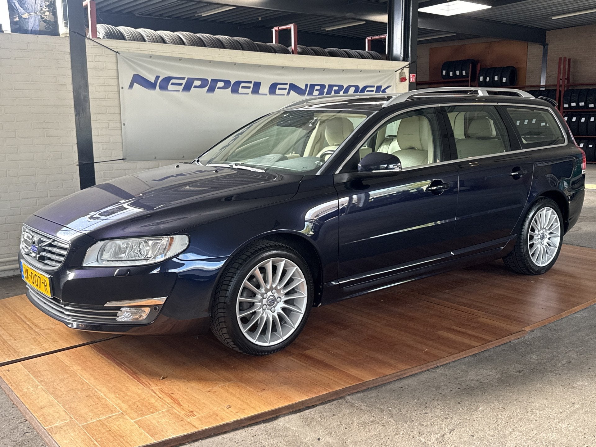 Volvo V70 2.0 T4 Polar+ alle optie's ! (bj 2016, automaat), Gebruikt, Euro 6, 1969 cc, Blauw
