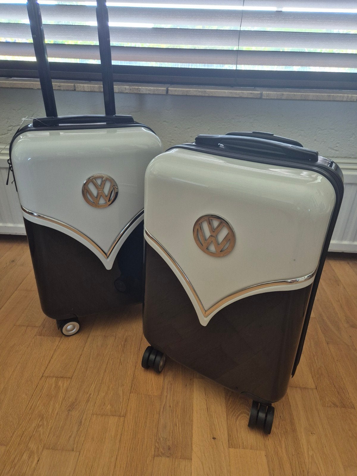 2x VW Koffer - (35,- per stuk / 60,- voor de set), Ophalen, Uitschuifbare handgreep, 20 tot 30 cm, Zwart