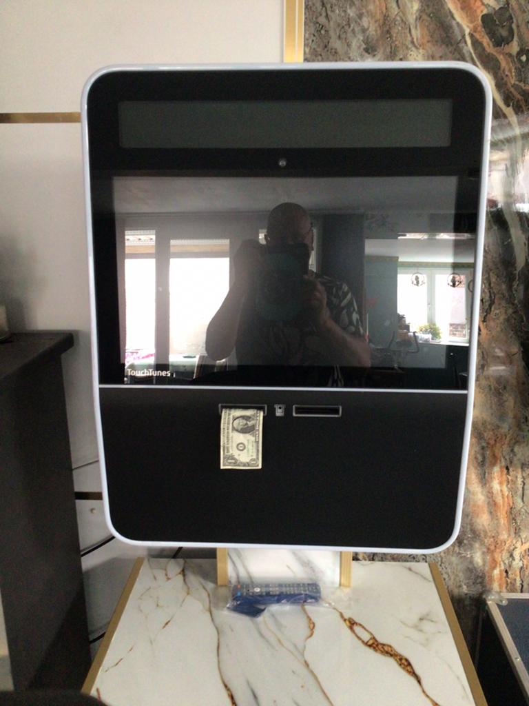 Touchtunes jukebox, Verzamelen, Automaten | Jukeboxen, Ophalen, Zo goed als nieuw, 1970 tot heden, Overige merken