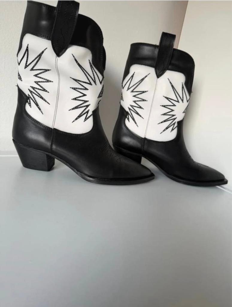 Zwart-witte cowboy enkellaarzen met borduursel Shoeby, Ophalen of Verzenden, Zo goed als nieuw, Zwart, Lage of Enkellaarzen