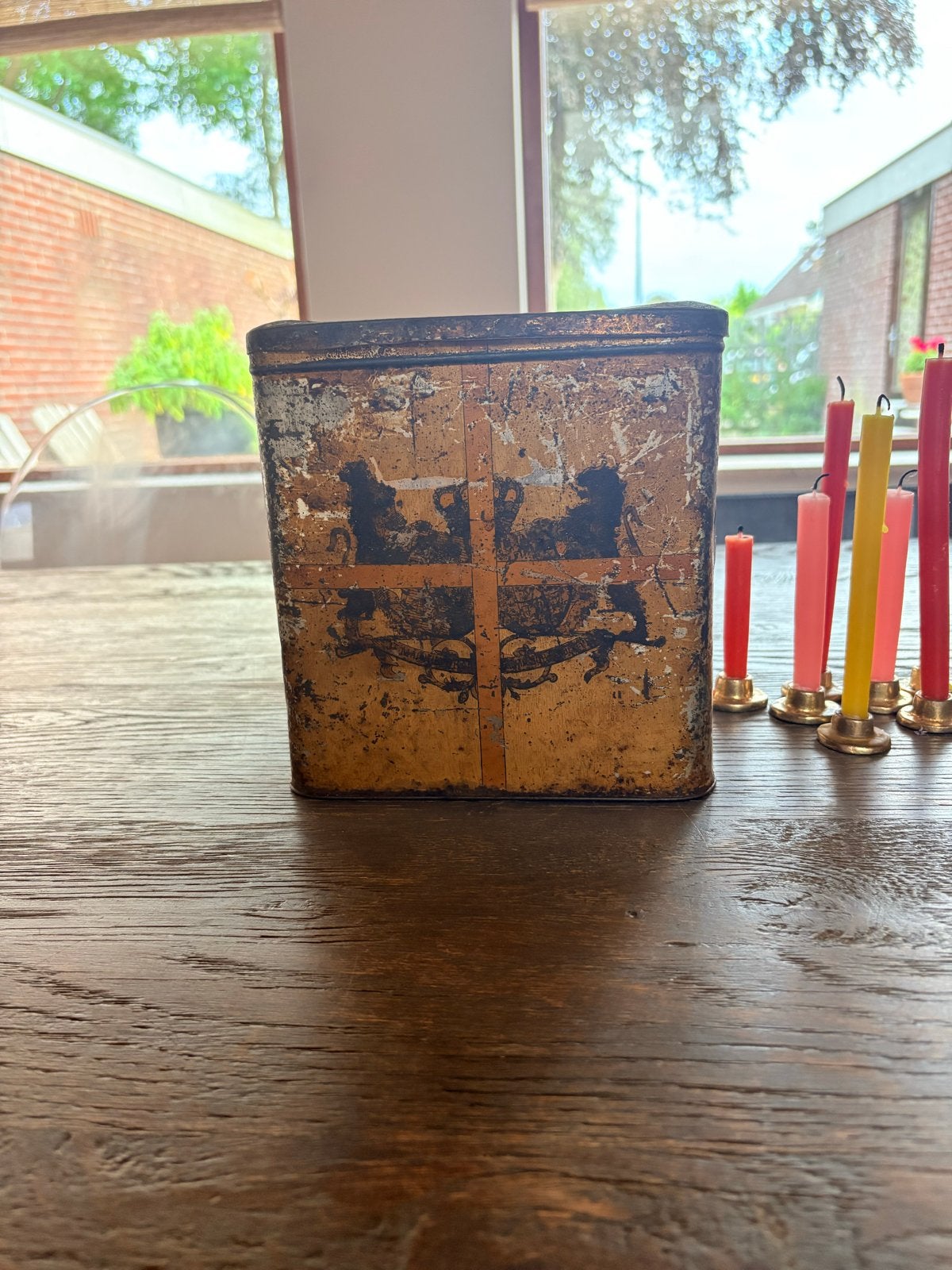 Antieke blikken doos met wapenschild - Vintage decoratie, Ophalen