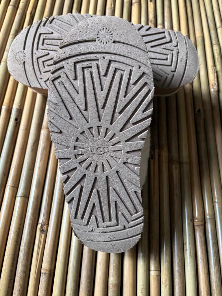 Mooie UGG dames pantoffels/slippers maat 40, Ophalen of Verzenden, Gedragen, Bruin, Pantoffels of Sloffen