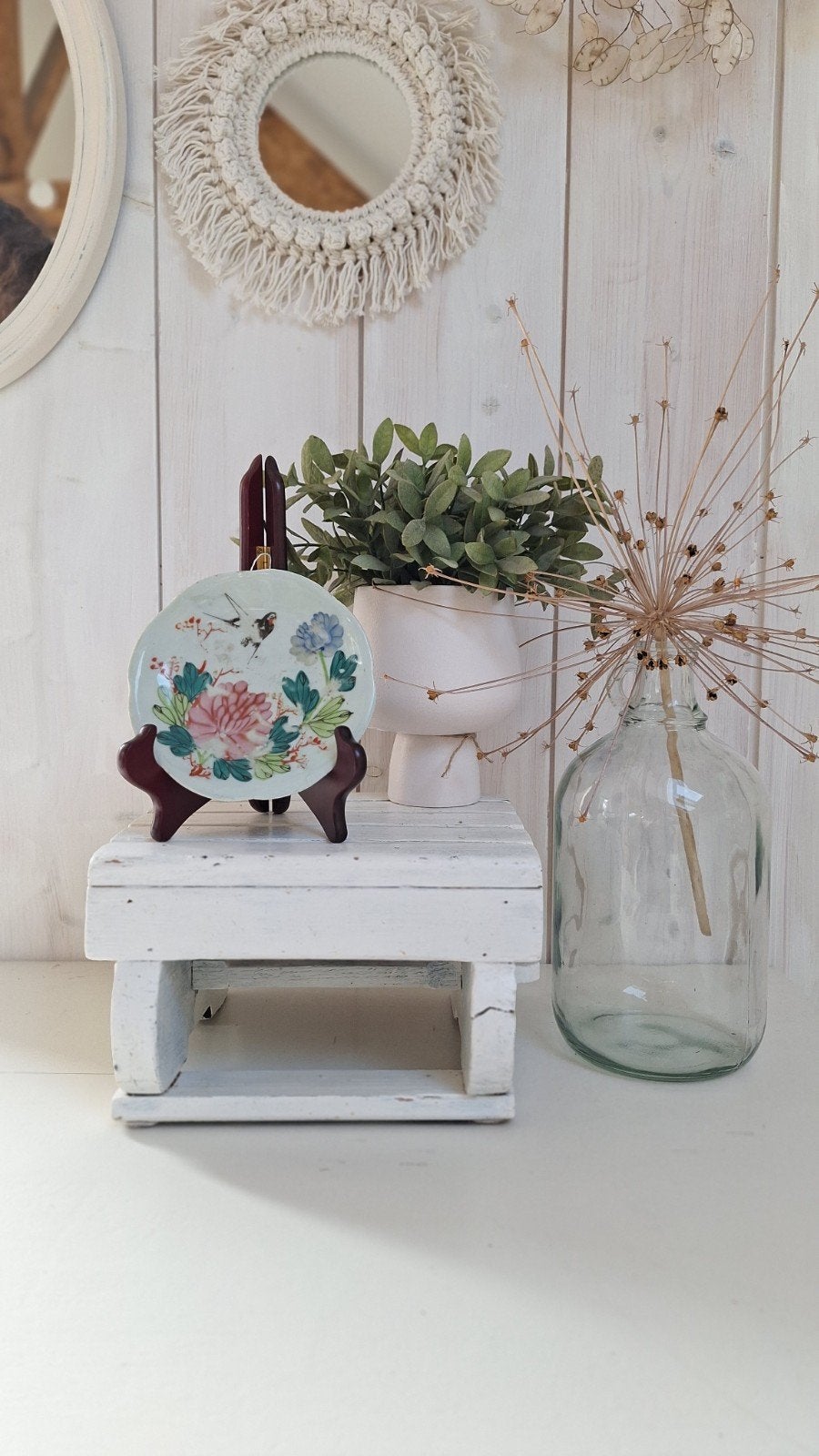 vintage sierbordje, sier bord met vogeltje in pastel tinten, Gebruikt, Vintage, Ophalen of Verzenden, Bord(en)