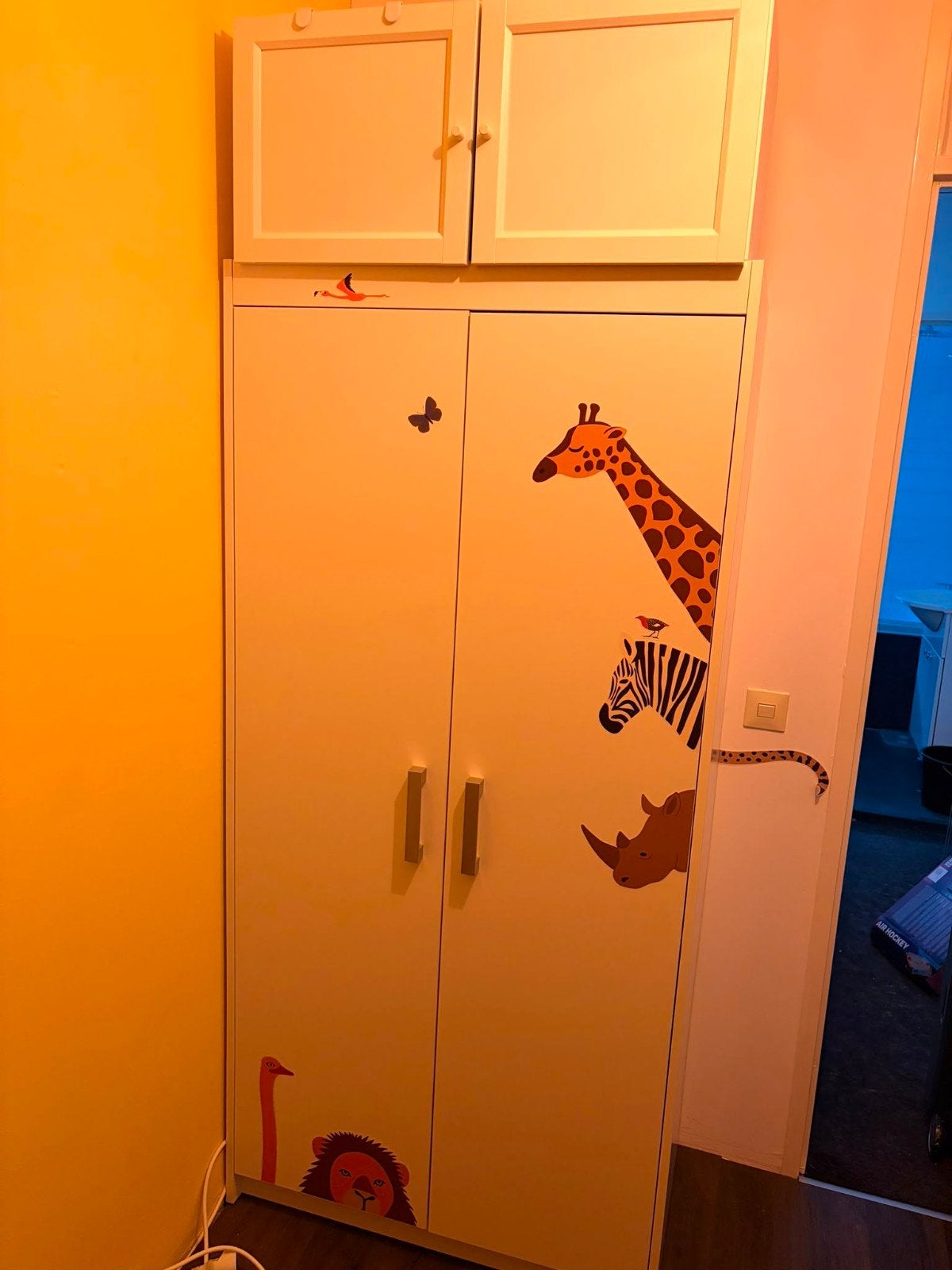 Kledingast voor babykamer, Ophalen