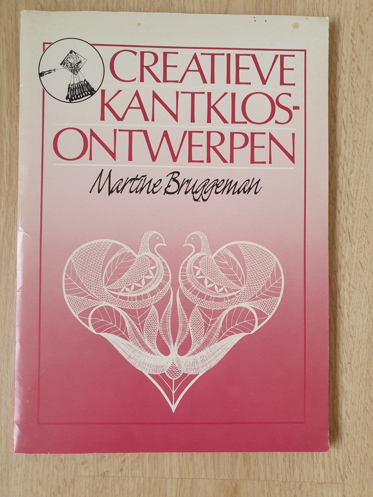 Creatieve kantklosontwerpen van Martine Bruggeman, Ophalen of Verzenden, Zo goed als nieuw