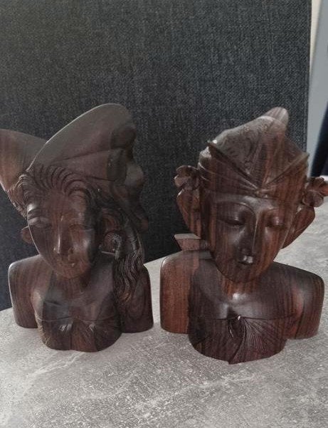 Buste (2 ) - teak hout - Bali , Indonesie, Antiek en Kunst, Kunst | Beelden en Houtsnijwerken, Overige onderwerpen, Minder dan 20 cm