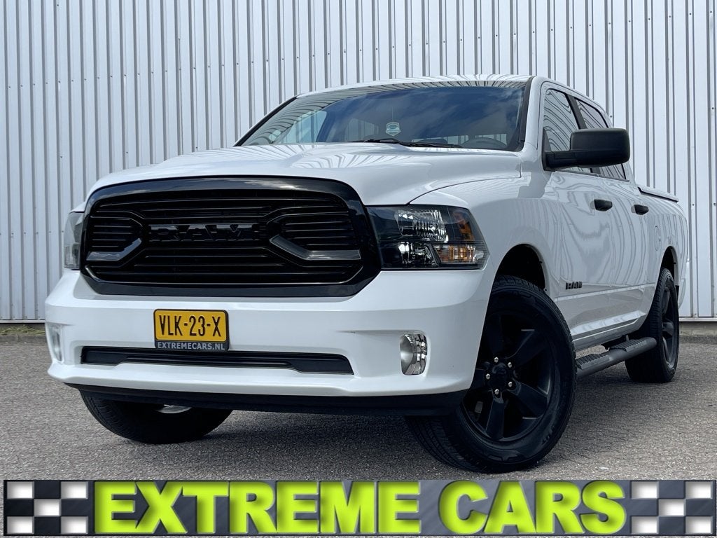 Dodge Ram 1500 pick up Classic Crew Cab 4x4 lpg (bj 2021), Auto's, Automaat, Euro 5, Stof, Gebruikt