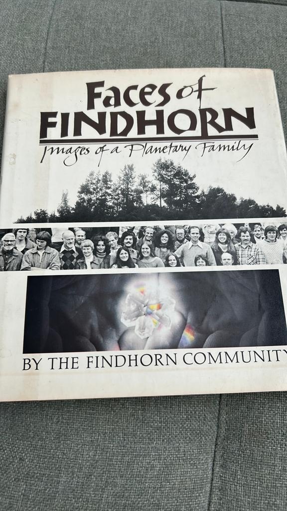 Faces of Findhorn, Images of a planetary family, Boeken, Ophalen of Verzenden, Gelezen, Overige onderwerpen, Overige typen