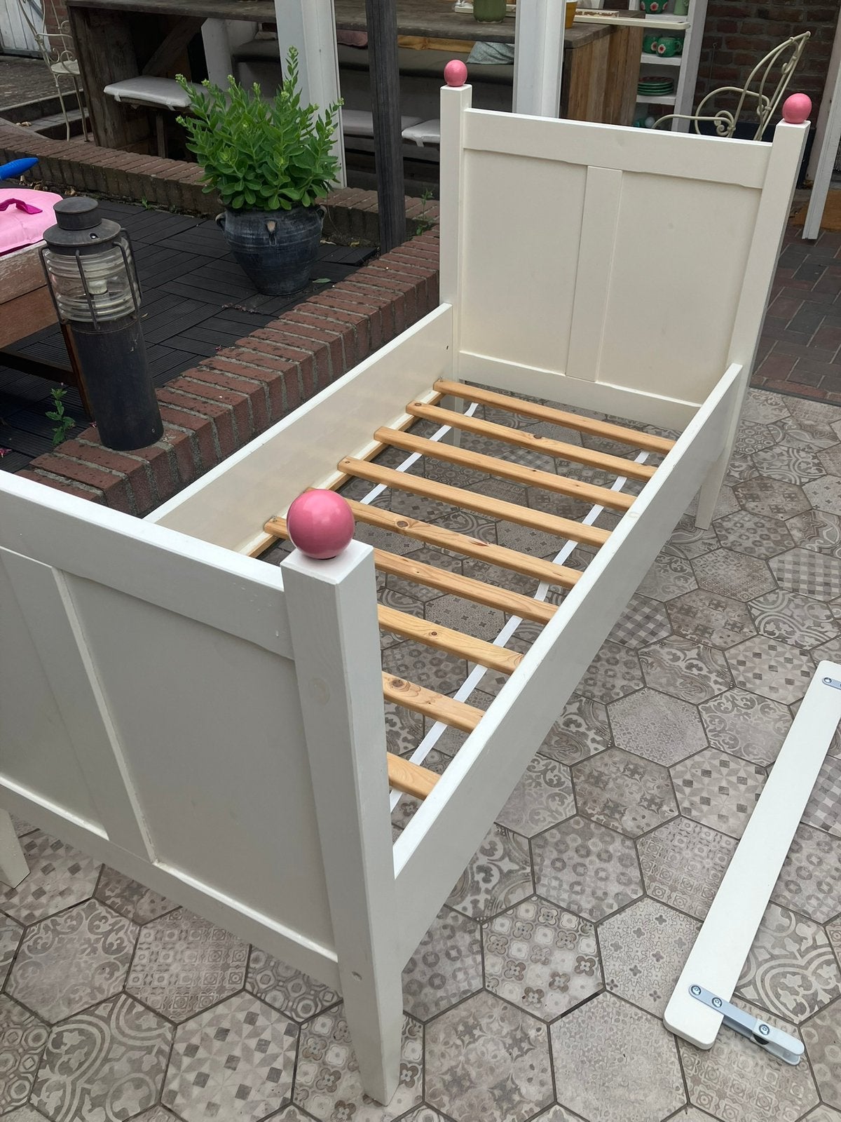 Peuterbed met prinsessen knop (knop verven bij jongens), Ophalen, Zo goed als nieuw, 140 tot 160 cm, 70 tot 85 cm