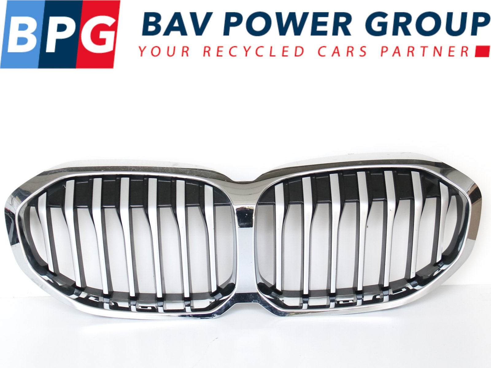 GRILLE GRILL BMW 1 serie (F40) (01-2019/-), Gebruikt, BMW, Petuelring 130
80809  München, DE, Bayerische Motoren Werke AG