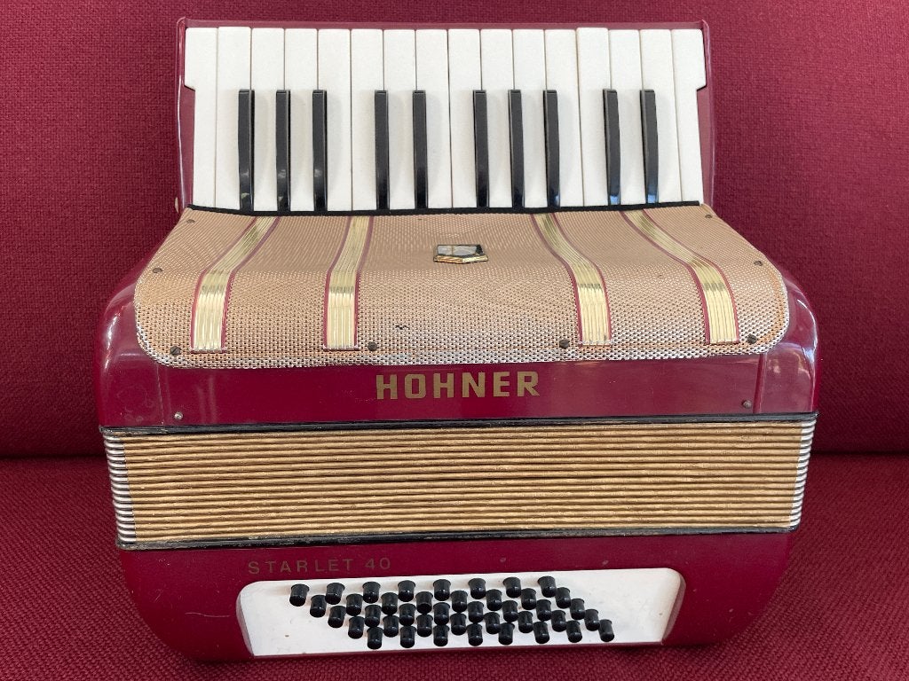 Lichte kleine duitse Hohner Starlet accrodeon .40 bas ., Muziek en Instrumenten, Accordeons, Met koffer, Hohner, 48-bas, Gebruikt