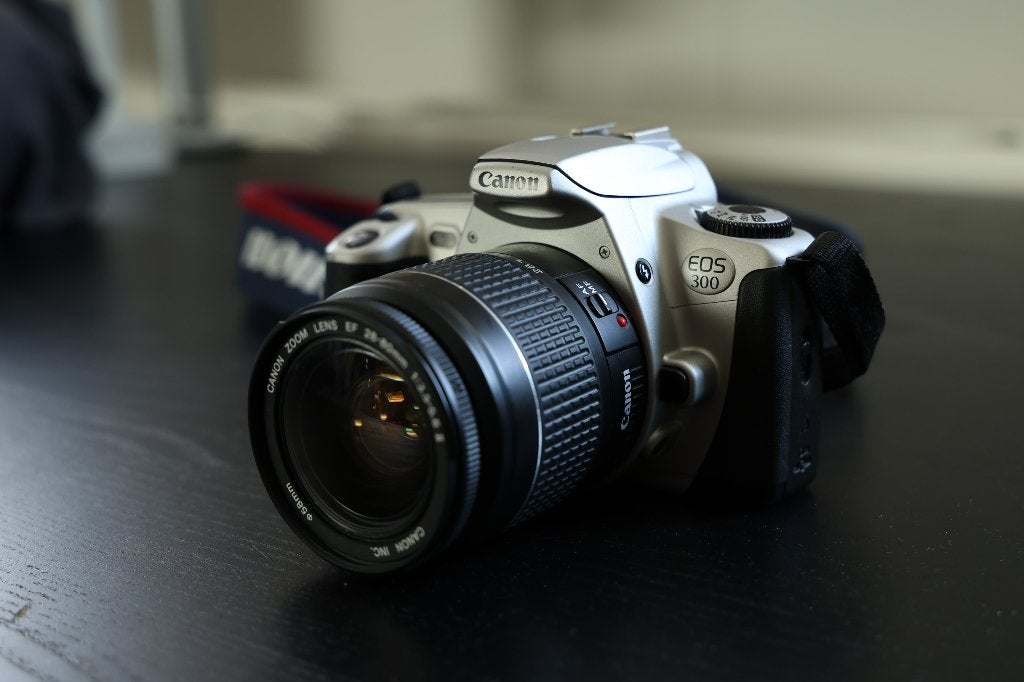 Canon EOS 300 analogue camera with Canon EF 28-80mm, Audio, Tv en Foto, Fotocamera's Analoog, Ophalen of Verzenden, Gebruikt, Spiegelreflex
