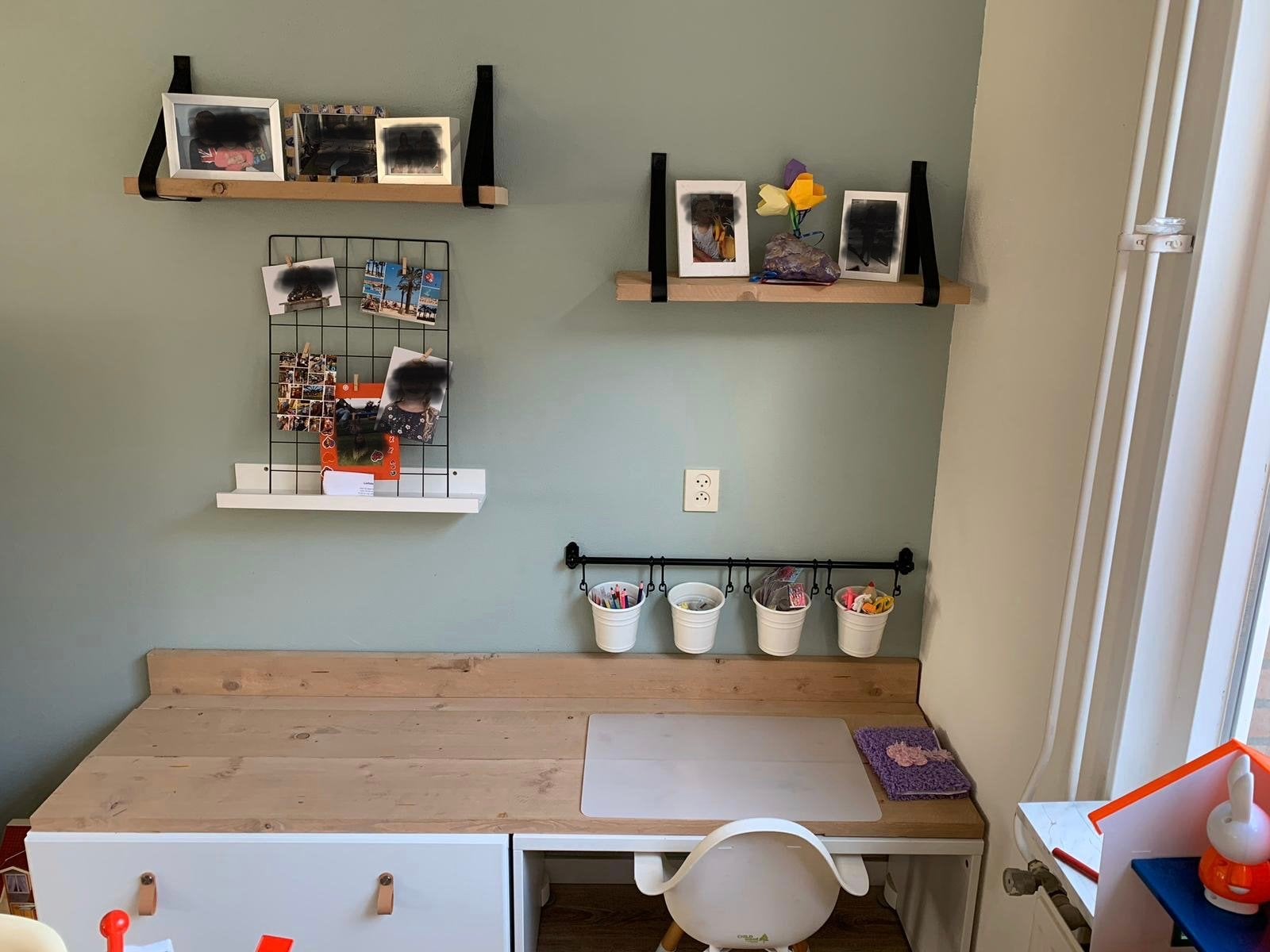 Stevig houten kinderbureau met opbergruimte, Ophalen, Opbergruimte, Gebruikt, Hout