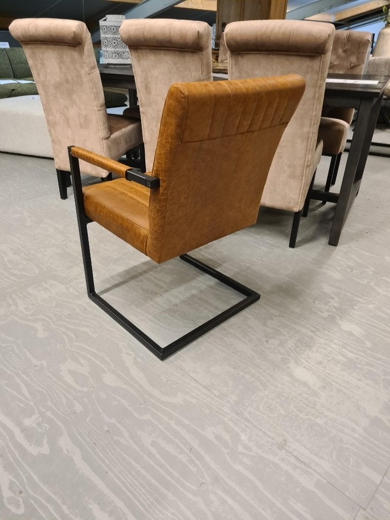*OPRUIMING* 1 Eetkamerstoel Cortes Cognac €179,- NU €75,- (2, Huis en Inrichting, Bruin, Nieuw, Leer, Ophalen of Verzenden