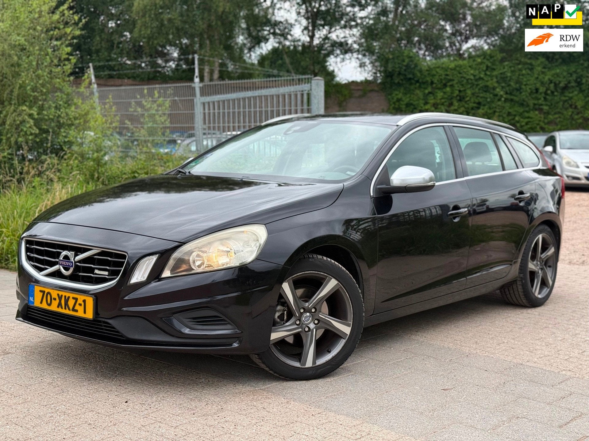 Volvo V60 1.6 T3 R-Design Airco Cruise Navi Psensor Trekhaak, Voorwielaandrijving, Gebruikt, 4 cilinders, 150 pk