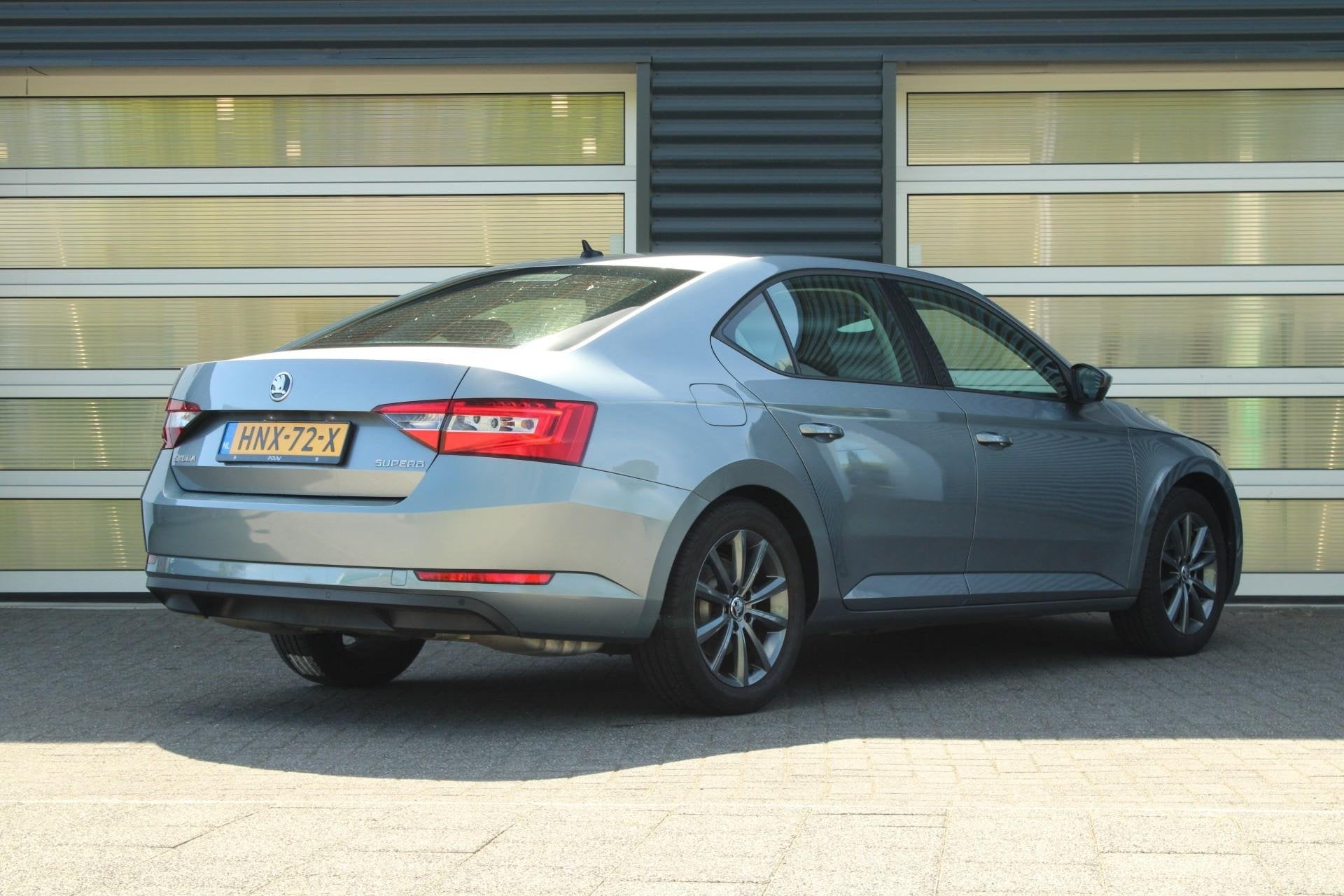 Skoda Superb 1.5 TSI 150pk Ambition | Verwarmde Voorruit | C, Auto's, Voorwielaandrijving, 12 maanden, Stof, Automatische klimaatregeling
