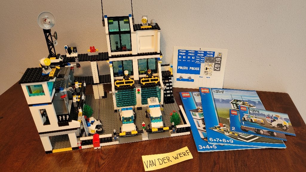 Lego 7744 City politiebureau, Kinderen en Baby's, City, Lego, Ophalen of Verzenden, Zo goed als nieuw