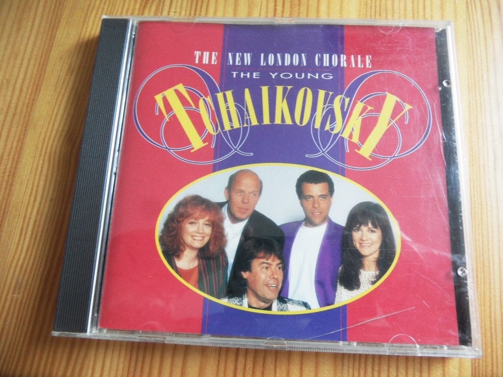 CD - New London Chorale – The Young Tchaikovsky   (8), Ophalen of Verzenden, Modernisme tot heden, Zo goed als nieuw, Overige typen