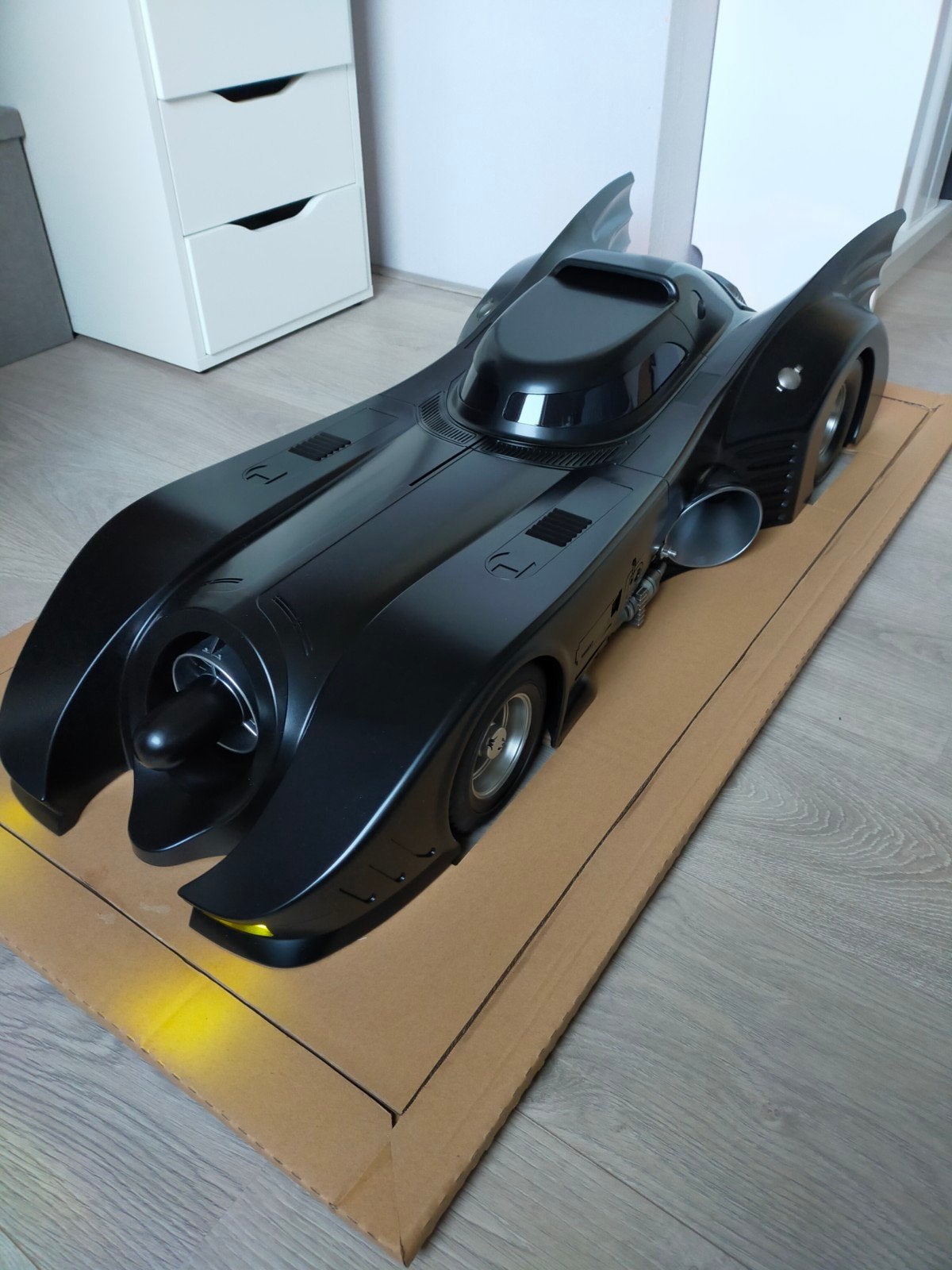 Hot Toys 1/6 Batmobile Batman 1989 MMS170 (Eerste Versie), Ophalen, Zo goed als nieuw, Fantasy