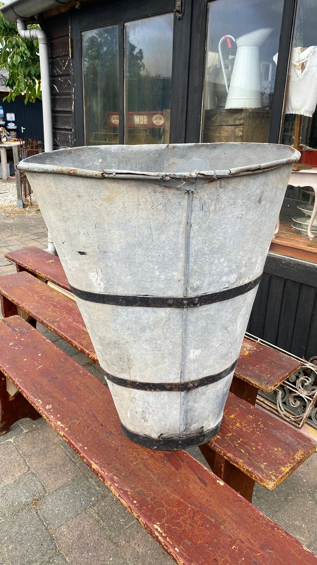 Zinken oude druivenplukmand., Ophalen