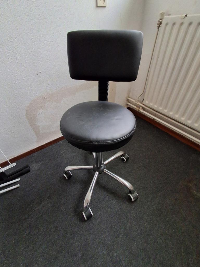 Te koop: verrijdbaar krukje, Ophalen of Verzenden, Hout