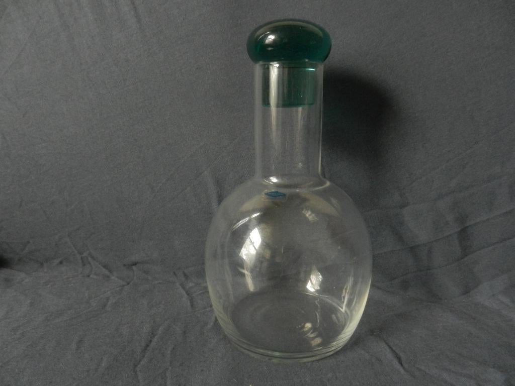 Fraaie glazen karaf Nuutajarvi Finland Nieuwstaat h. 25,5 cm, Ophalen of Verzenden