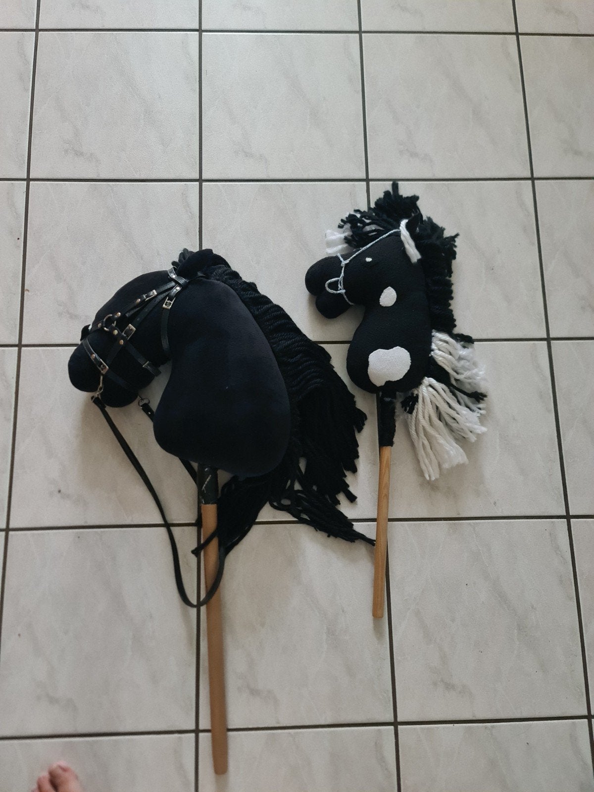 Hobby Horse Set - Zwart en Zwart/Wit, Ophalen, Gebruikt, Jongen of Meisje