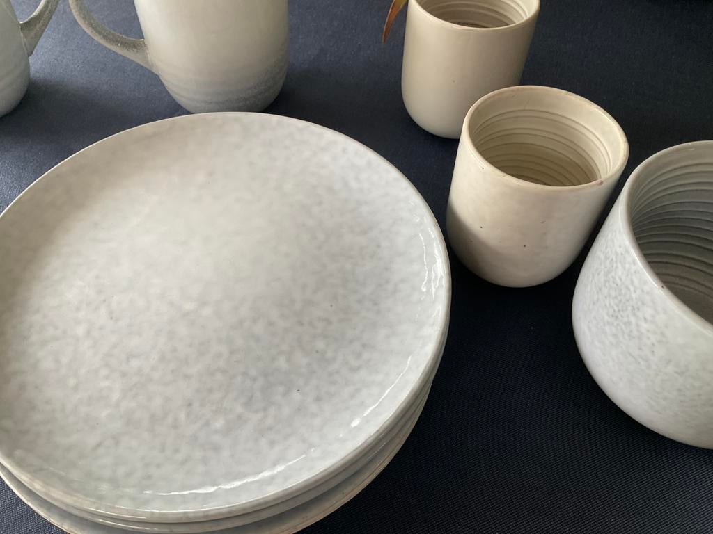 UNIQ servies blauw-beige/informeer, Huis en Inrichting, Keuken | Servies, Bord(en), Overige stijlen, Porselein, Ophalen