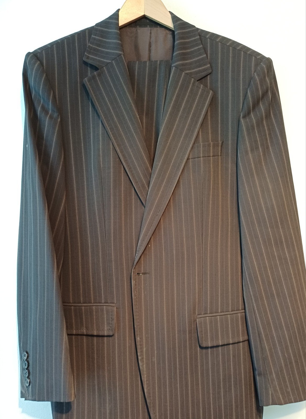 Hugo Boss pak - Bruin met krijtstreep - Maat L, Ophalen, Maat 52/54 (L), Bruin, Zo goed als nieuw
