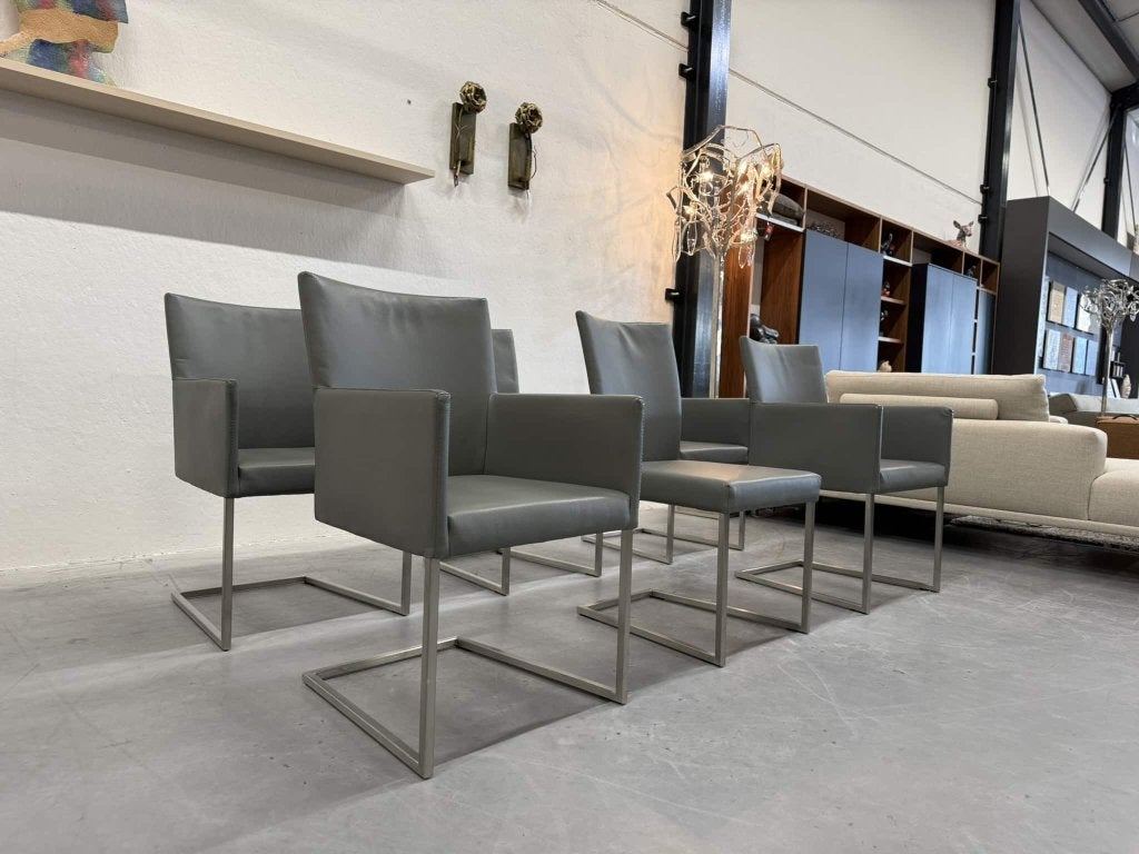 6 Nieuw Bert Plantagie Misty Eetkamerset grijs leer Stoel, Leolux De Toekomst Bree’s new world Rolf Benz Design on Stock, Nieuw