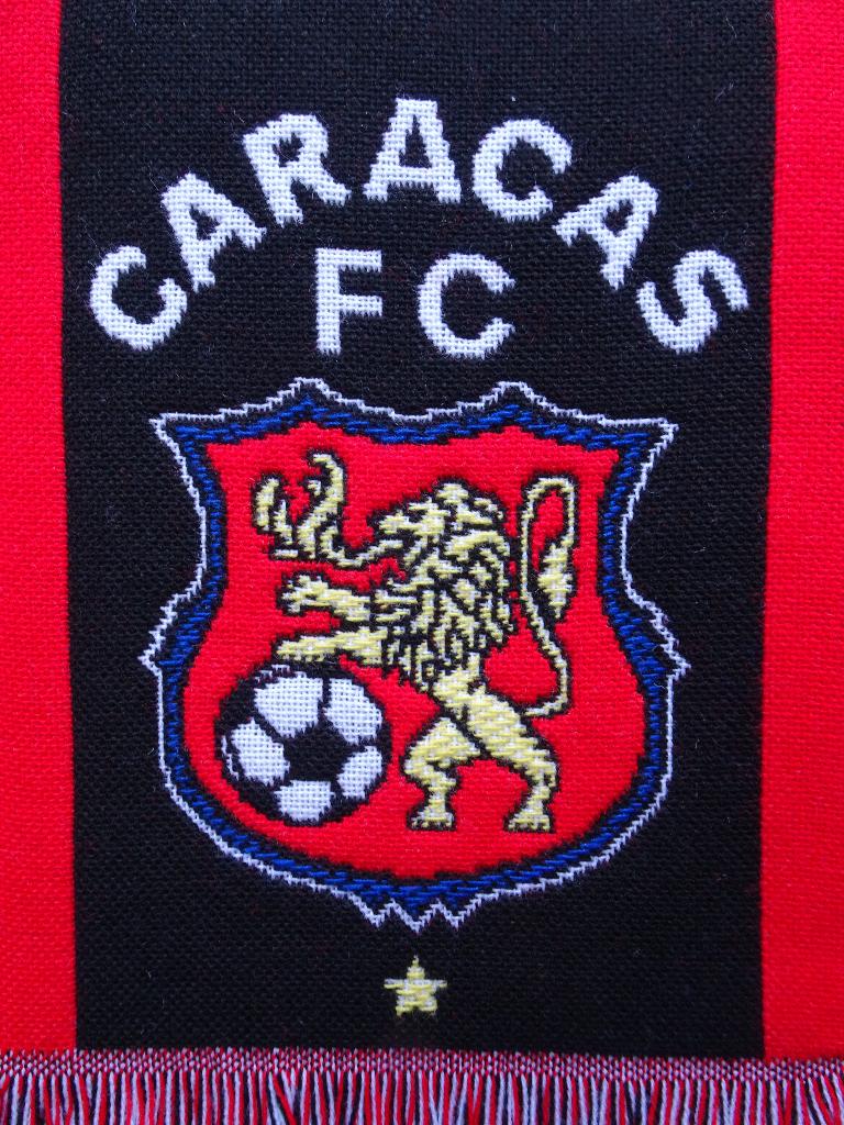 sjaal Caracas FC (Venezuela), Ophalen of Verzenden, Nieuw, Buitenlandse clubs, Vaantje of Sjaal