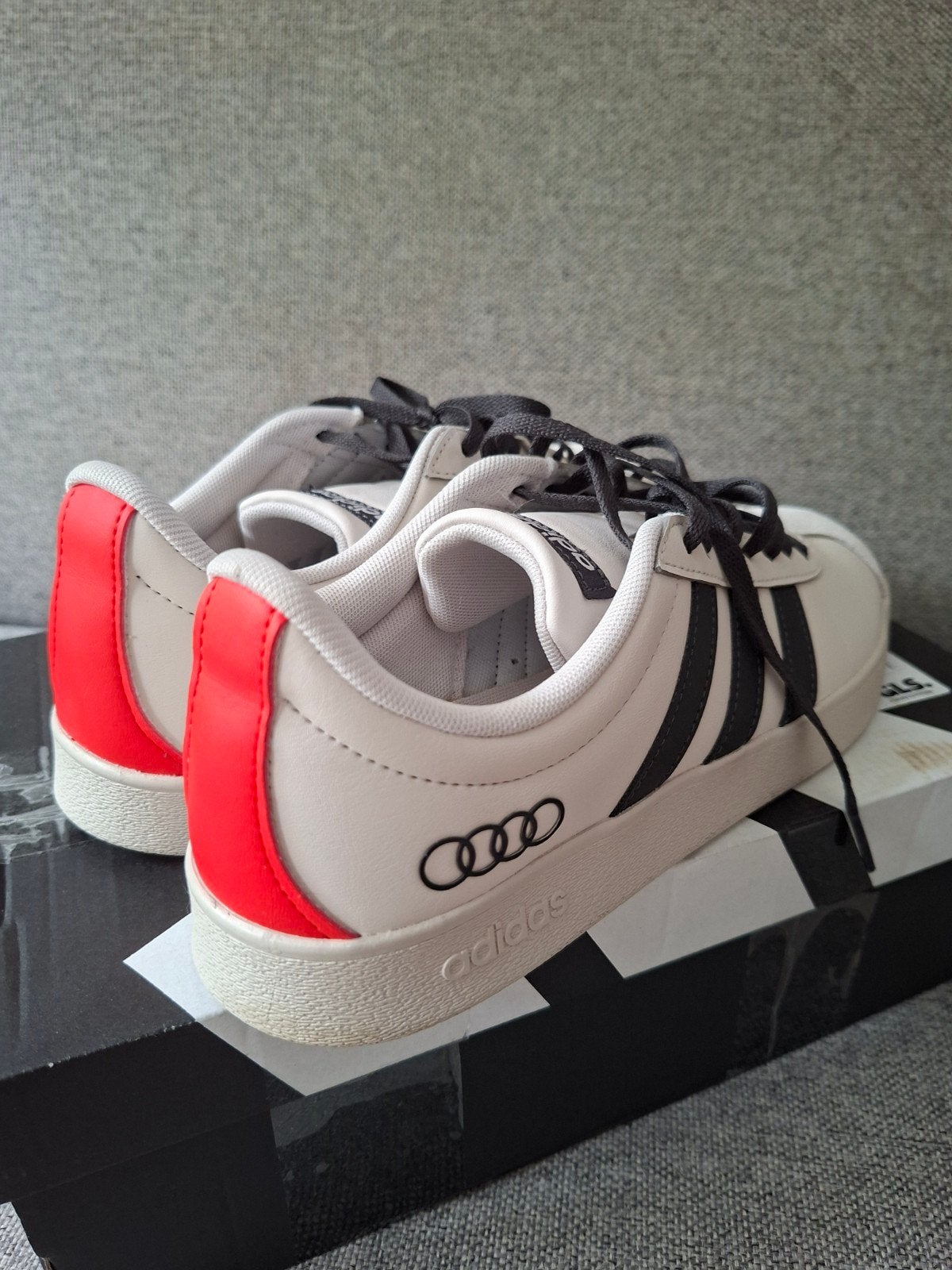 Adidas x Audi x Revolut Sneakers - Exclusieve Editie, Kleding | Heren, Wit, Ophalen of Verzenden, Adidas, Sneakers of Gympen