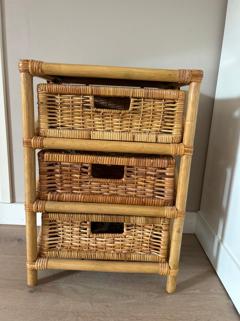 Rotan kastje met 3 lades - Vintage opberger, Huis en Inrichting, Kasten | Dressoirs, Ophalen, Overige materialen, Minder dan 50 cm