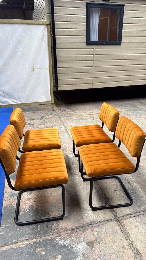 Set stoelen / krukken gloednieuw!!, Ophalen of Verzenden, Nieuw, Vier