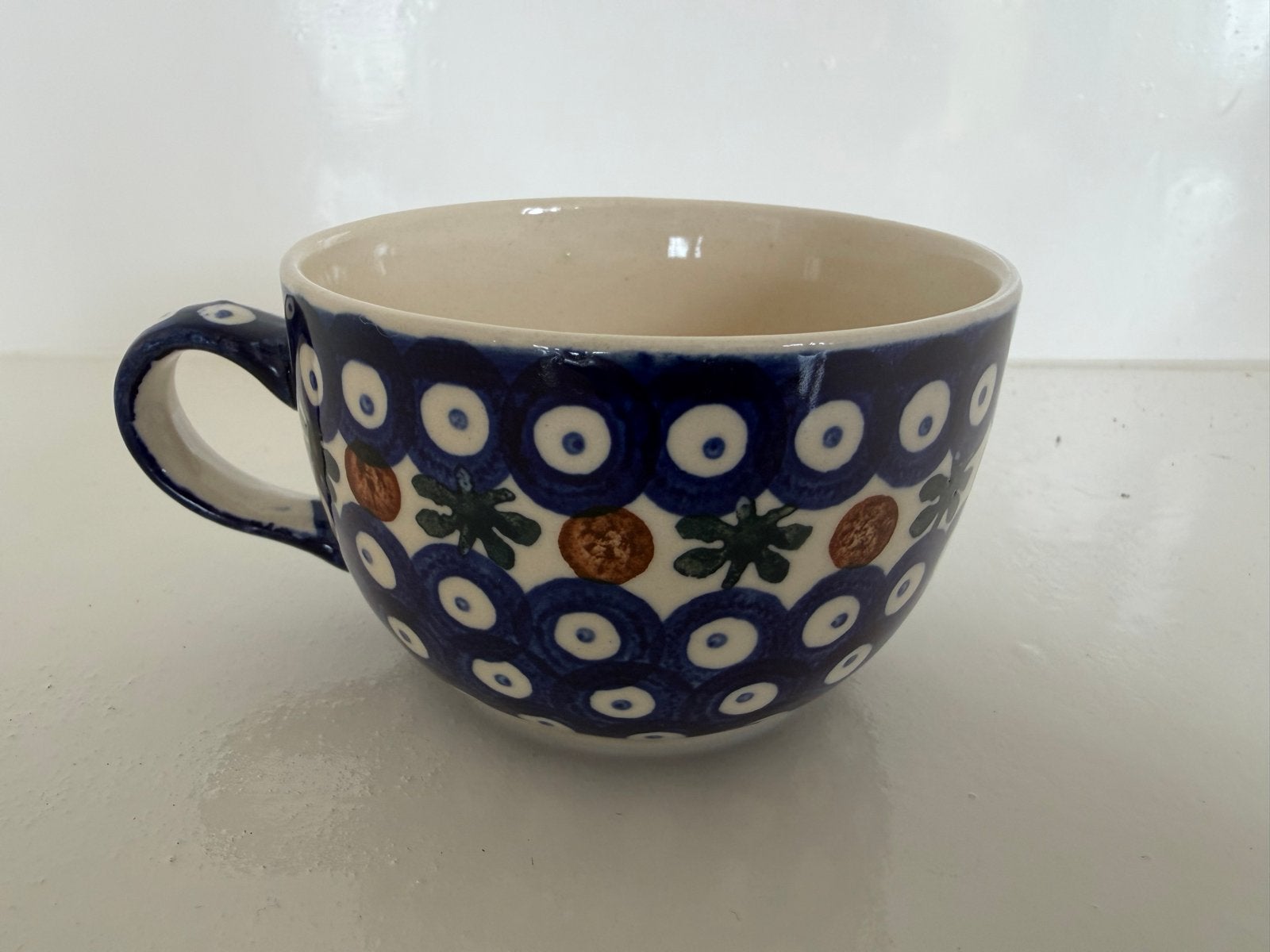 Handgeschilderde keramische mok, blauw met stippen, Overige merken, Keramiek, Vintage, Zo goed als nieuw