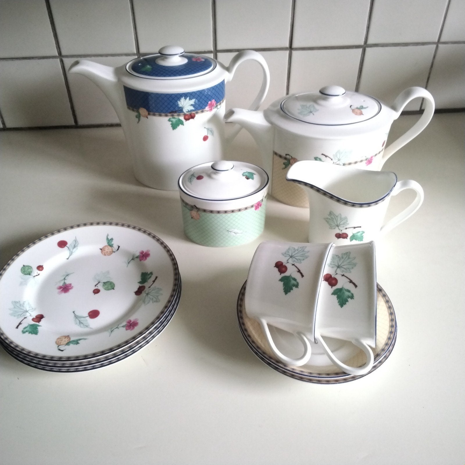 Wedgwood  servies: " fruit symphony ", Huis en Inrichting, Keuken | Servies, Ophalen, Zo goed als nieuw, Porselein, Kop(pen) en/of Schotel(s)