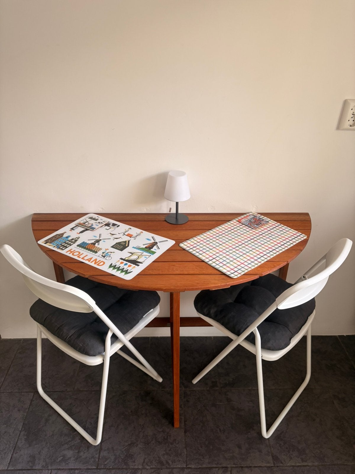 Foldable semi-circular woden table, Ophalen, Gebruikt, 50 tot 100 cm, Overige vormen
