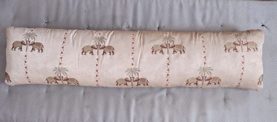 Groot lang kussen met olifanten van 100 % zijde, Beige, Ophalen of Verzenden, Zo goed als nieuw, Sierkussen