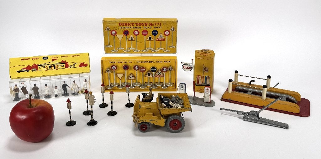 621. Lot Dinky Toys, 1955-1965, Ophalen