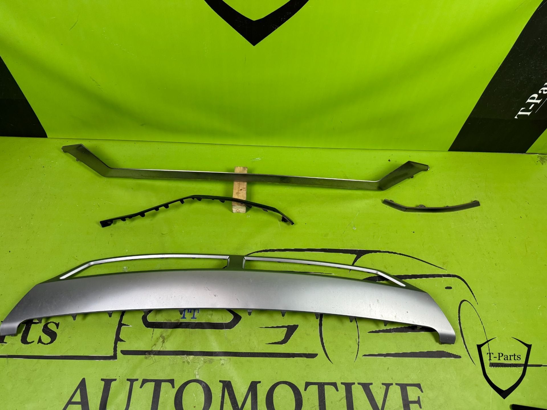 hyundai ioniq 5 voorbumper lijst chrome bumper, Info@fabrikant.eu, Ophalen of Verzenden, Bumper, Hyundai