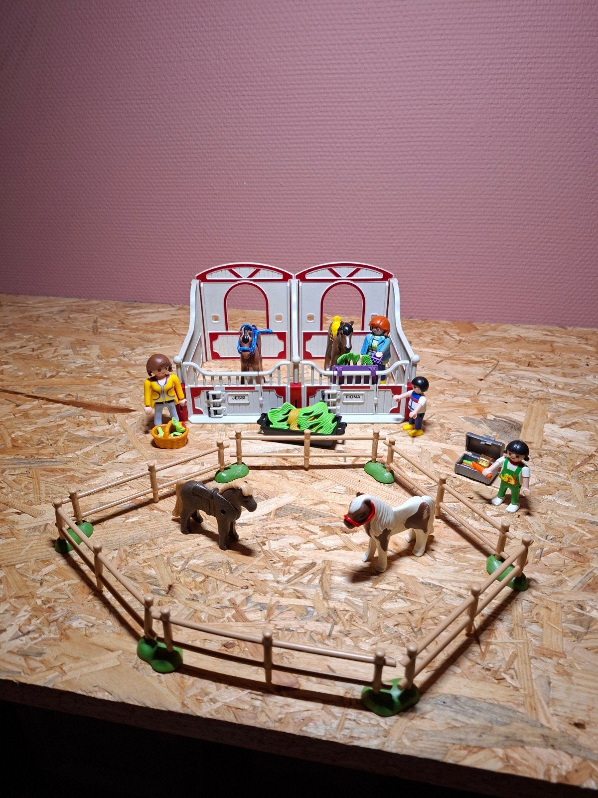 Playmobil paardenstal met paarden en figuren, Ophalen, Gebruikt, Gebouw, Complete set
