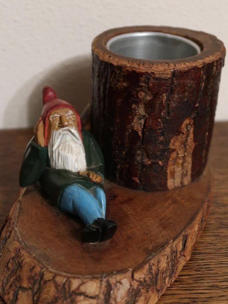houten kabouter tafereel met vaasje, origineel houtsnijwerk, Verzenden