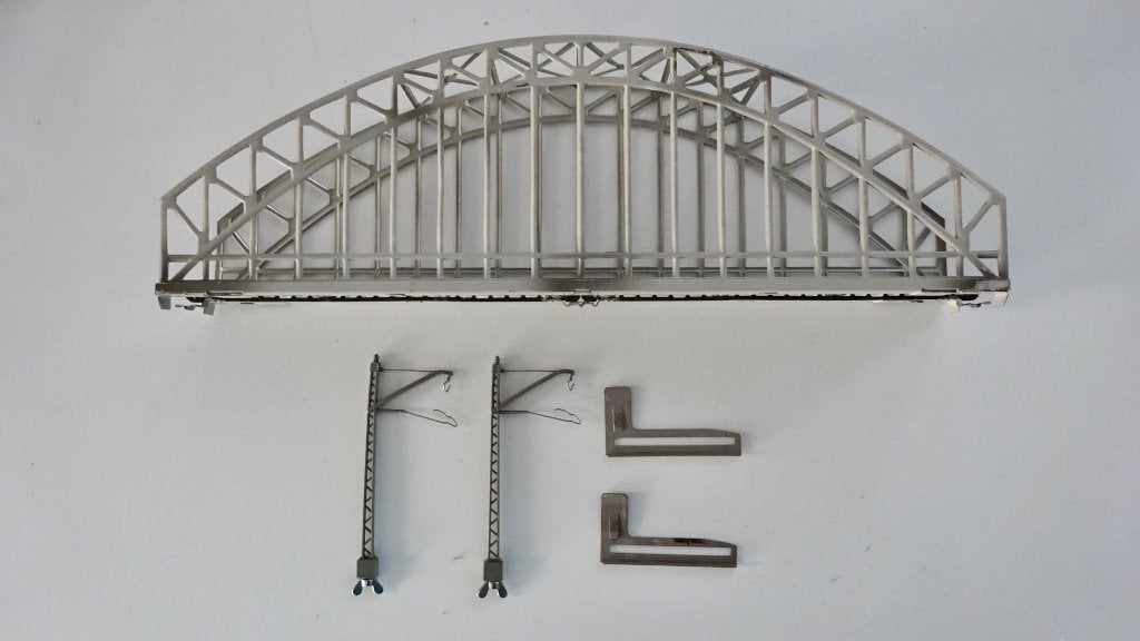 Marklin metalen boogbrug 7163 compleet met 2 brugmasten 7011, Hobby en Vrije tijd, Modeltreinen | H0, Wisselstroom, Brug, Tunnel of Gebouw
