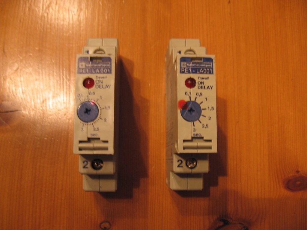 Telemecanique 1 p. tijdrelais RE1-LA001 on delay timer., Hobby en Vrije tijd, Ophalen of Verzenden, Gebruikt