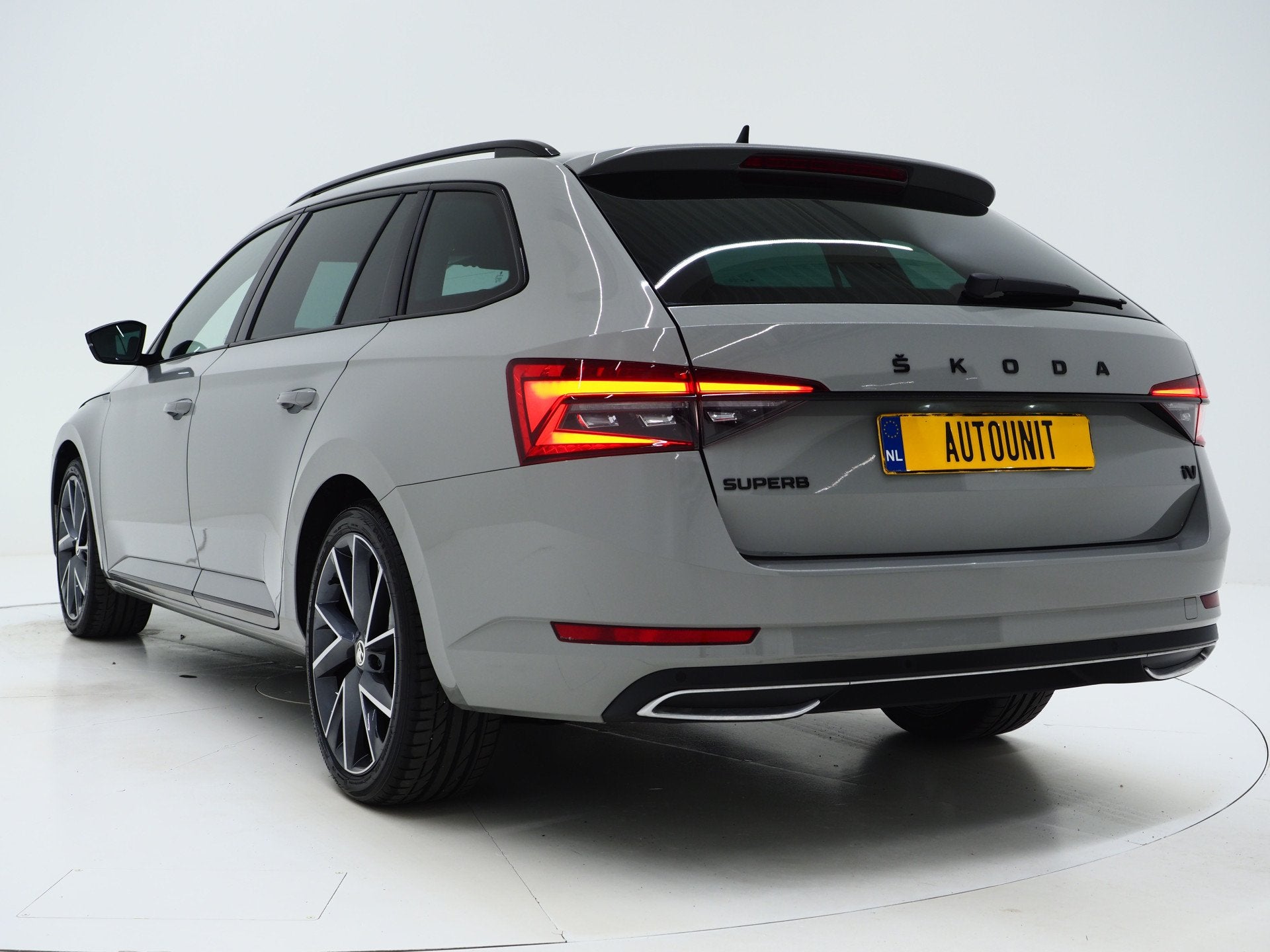 Skoda Superb Combi 1.4 TSI iV Sportline | Leder/Alcantara |, Auto's, Dealer onderhouden, Gebruikt, Zwart, 4 cilinders