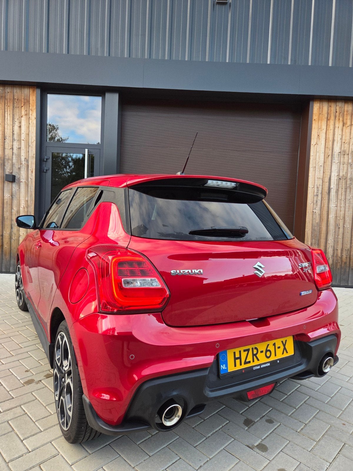 Suzuki Swift 1.4 Boosterjet 129pk Smart Hybrid 2020 27300 KM, Dealer onderhouden, Stof, Zwart, 4 cilinders