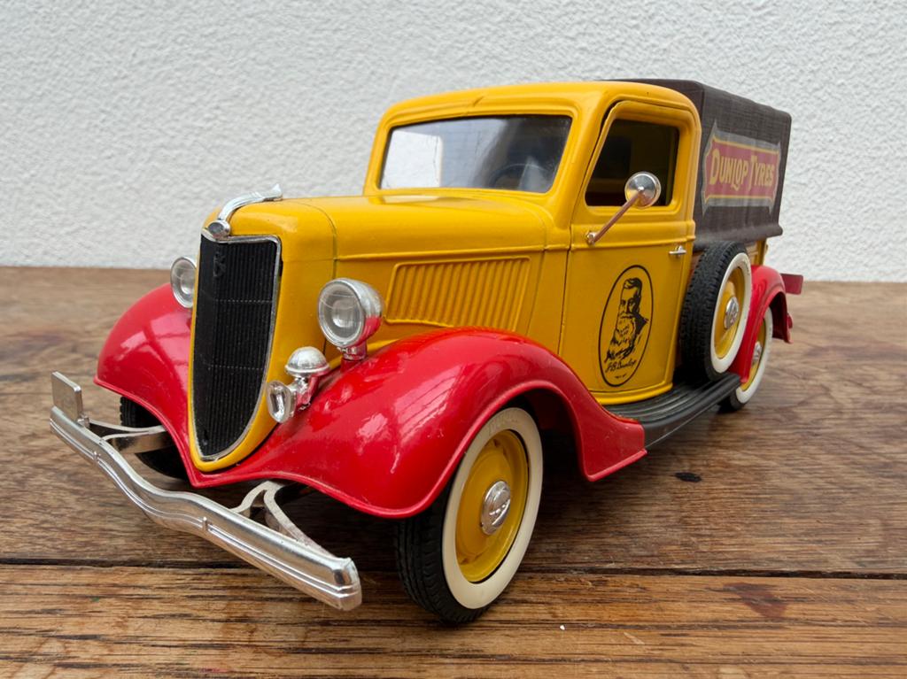 Solido Ford V8 1:18 Dunlop Tyres jaren 90, Ophalen of Verzenden, Zo goed als nieuw, Auto, Solido