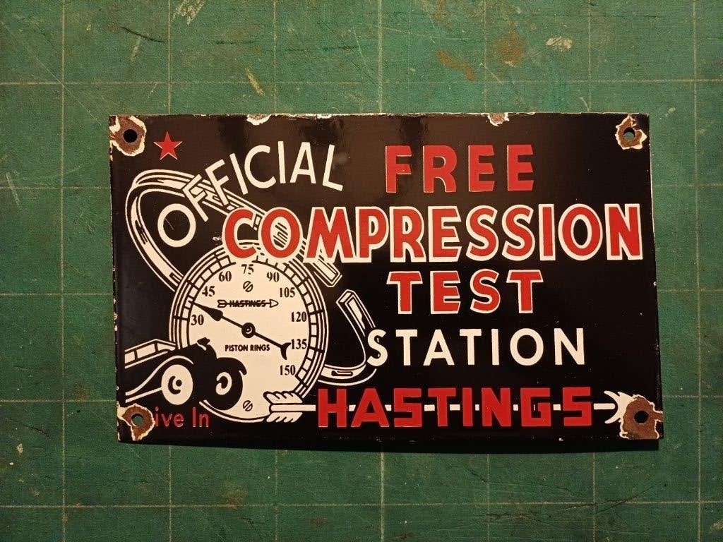 Emaille reclamebord HASTINGS Compression Test VINTAGE, Ophalen of Verzenden, Gebruikt, Auto's