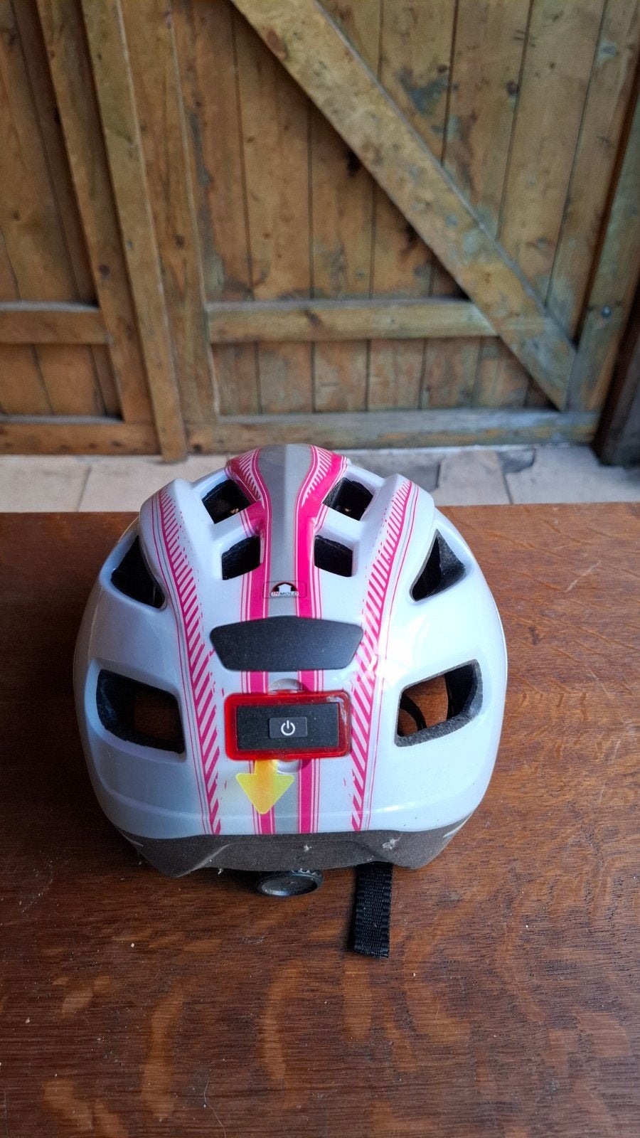 Fietshelm wit/roze met LED-achterlicht, Onbekend, Overige maten, Ophalen of Verzenden, Zo goed als nieuw